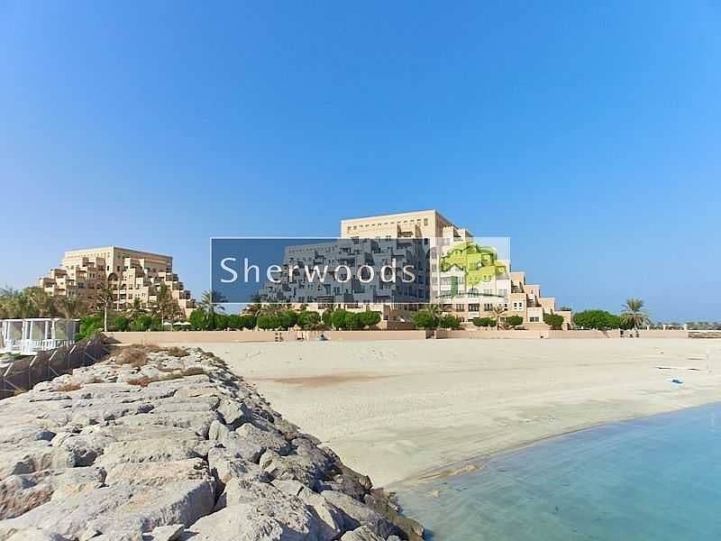 Beachfront Living - Corner Unit - Sea View Beachfront Living - Corner Unit - Sea View