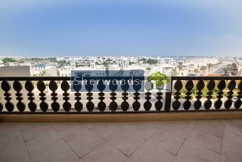 Large Apartment overlooking Lagoon and Community Large Apartment overlooking Lagoon and Community
