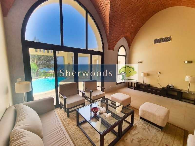 3 Detached Villa - Fully Furnished - Private Pool!