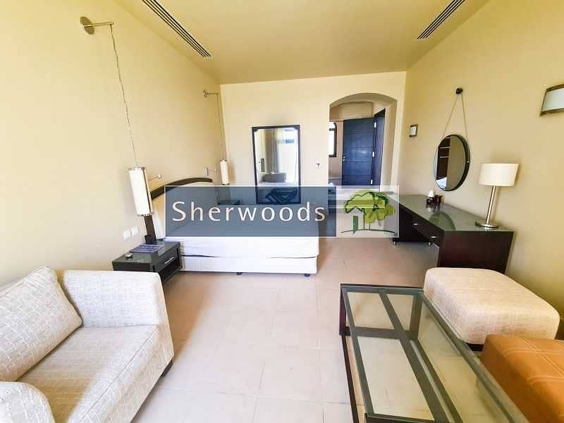 12 Detached Villa - Fully Furnished - Private Pool!