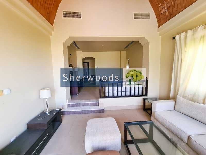 15 Detached Villa - Fully Furnished - Private Pool!