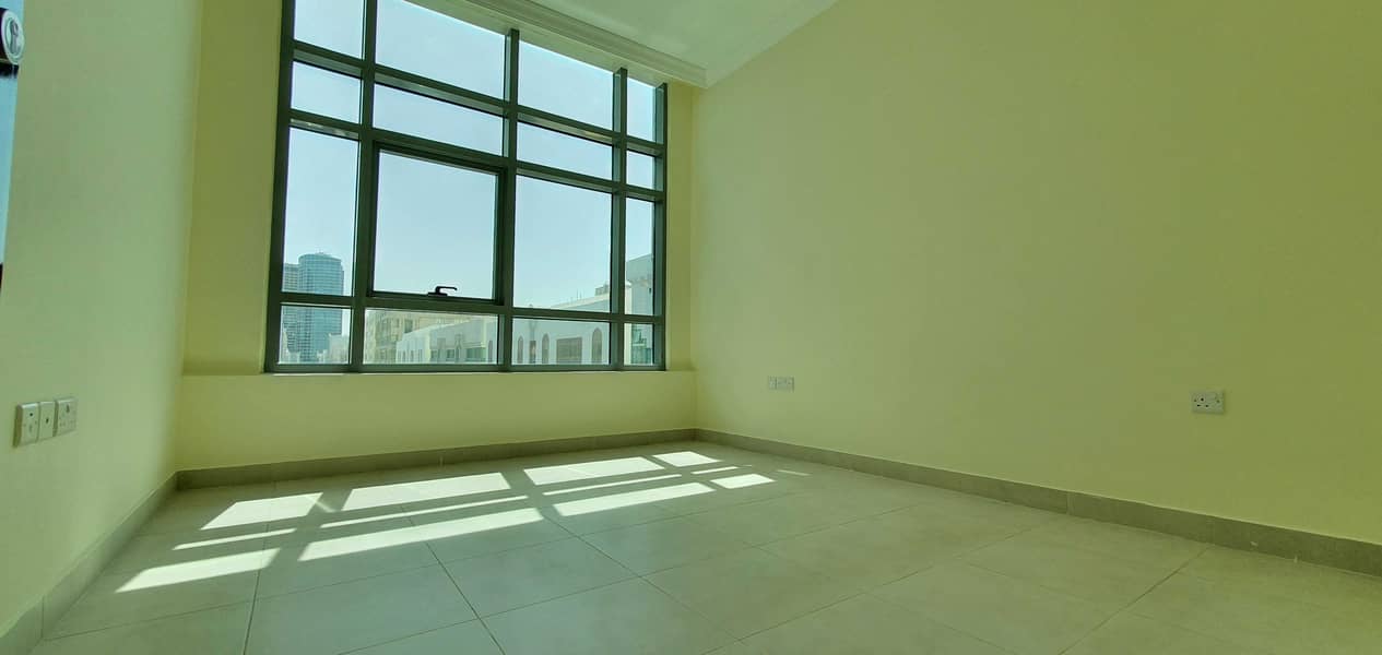 1bhk beautiful apartment with basment parking nd balcony