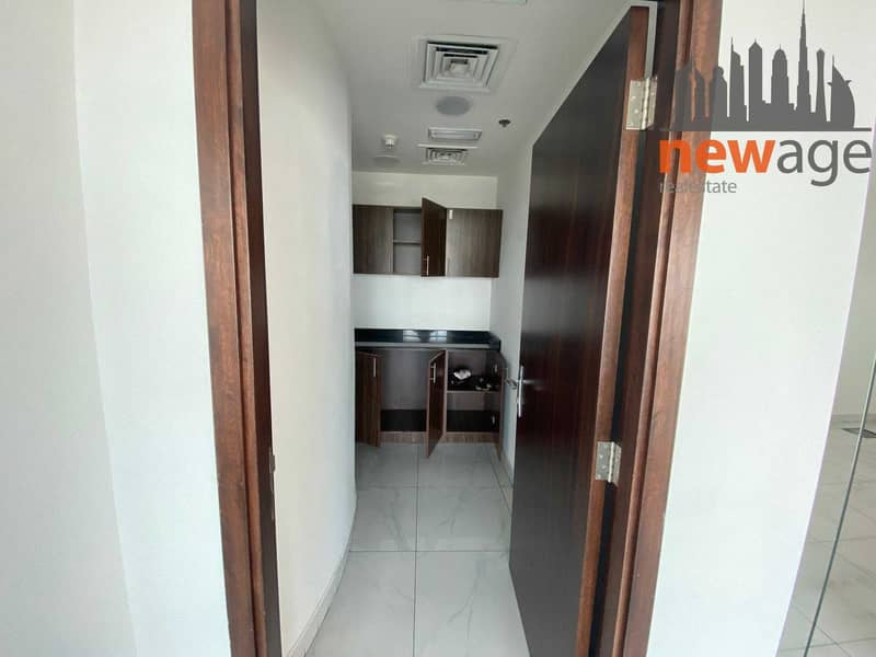 6 GLASS PARTITION PRIVATE PANTRY MEYDAN VIEW