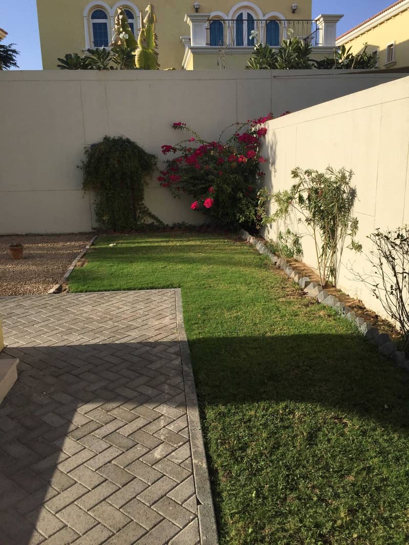 5 Starling Villa for Sale in the middle of the sparkling ocean of Jumeirah Park. UAE
