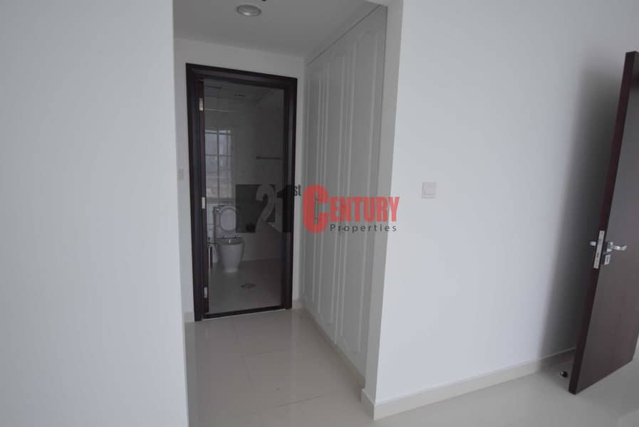 6 Great Deal! 1 BR + Laundry! Burj View