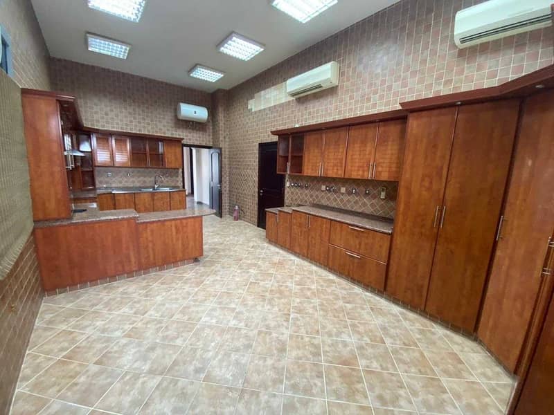 11 Villa for rent in Shakhbout 7MASTER  BEDROOMS