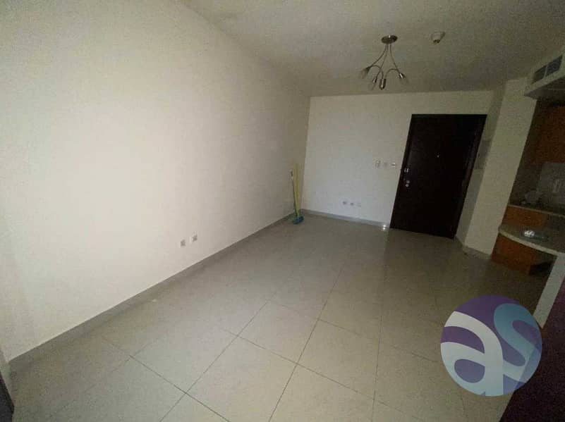 13 Cluster Q ! 1BH ! unfurnished  ! Next to metro