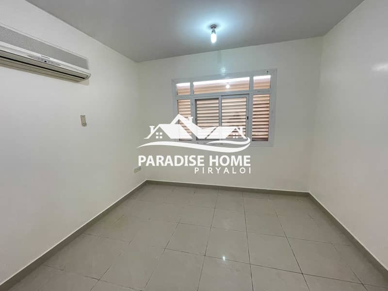 5 Neat And Clean ! 3 BHK Near to Deerfield's Mall