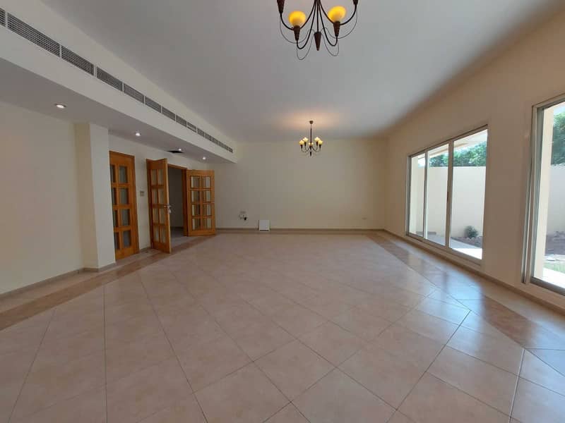 5 No Commission | 3500 sq. ft. 4 Bed plus Maid's Room Spacious Villa | Large Backyard | 2 Parking Spaces