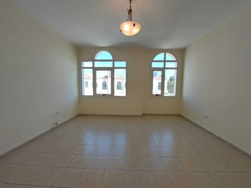 7 No Commission | 3500 sq. ft. 4 Bed plus Maid's Room Spacious Villa | Large Backyard | 2 Parking Spaces