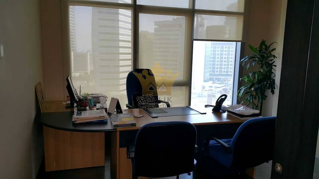 10 Fully Furnished Office for rent with 3 parkings