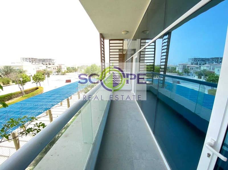 8 SPACIOUS 1 BED + LAUNDRY  PARK FACING WITH BALCONY