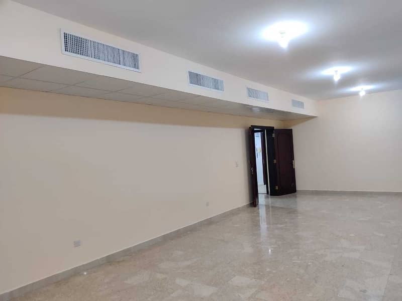 4 Fully renovated flat with balcony & yard