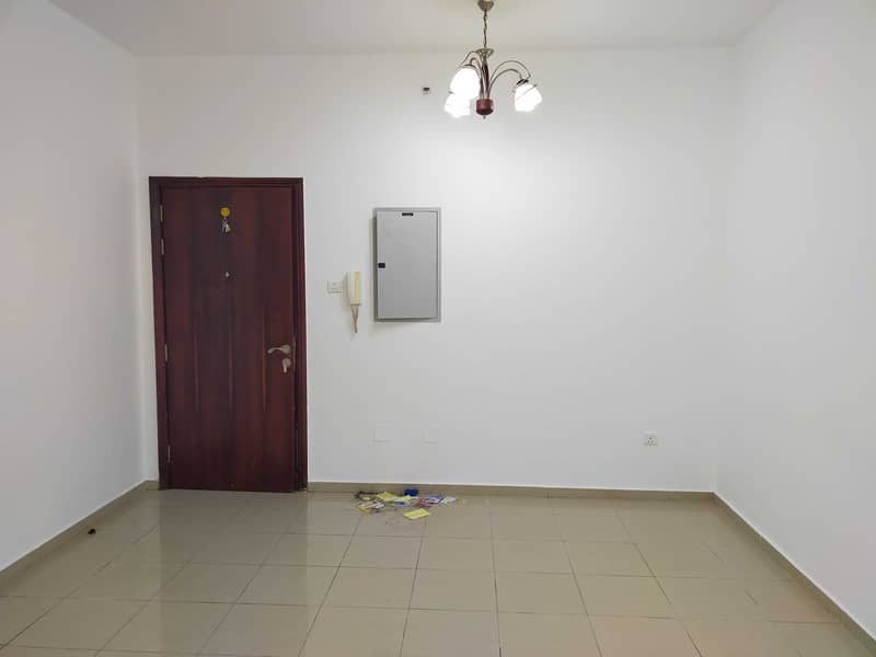 VERY LOW PRICE;1 BHK WITH CLOSE KITCHEN WITH BALCONY FREE PARKING NEAR METRO