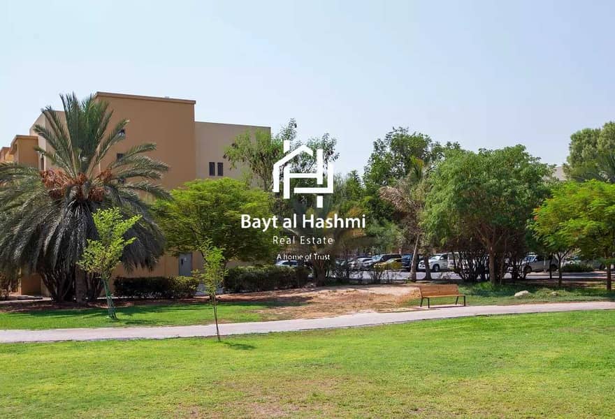 Maintenance Free!!! 30days Free Large 2 Bedroom w/ Balcony in The Gardens Near to IBN Mall