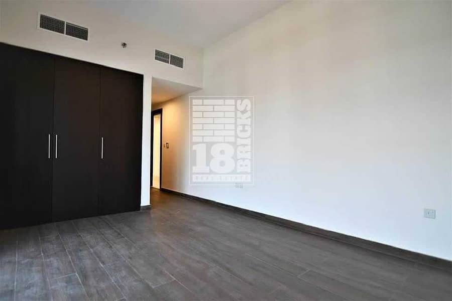 8 Very Spacious | Deluxe | Vacant in August