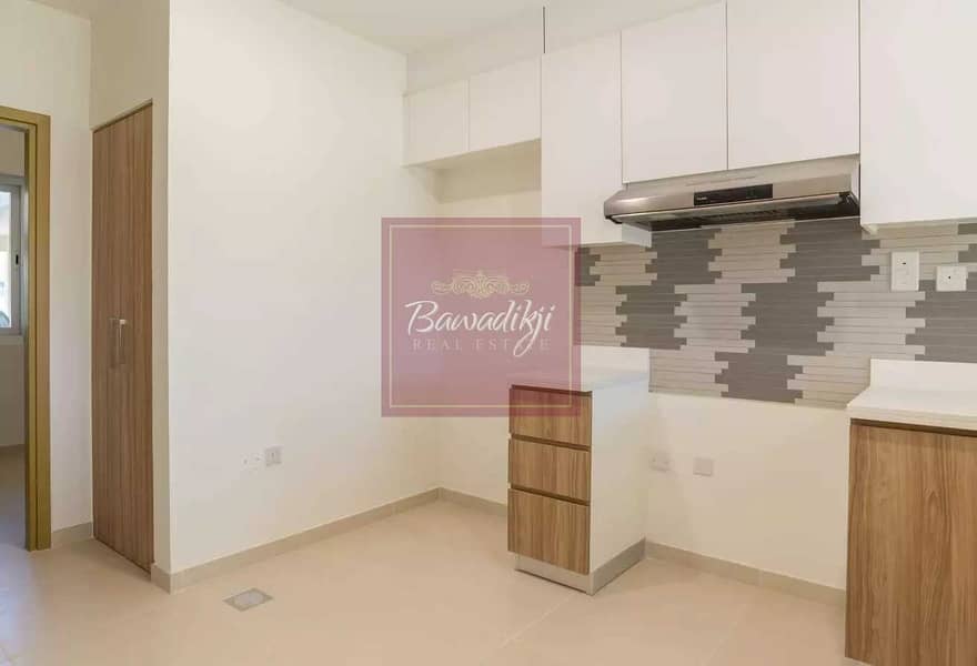 5 DIRECTLY ON THE POOL| SINGLE ROW| 3BED + MAID