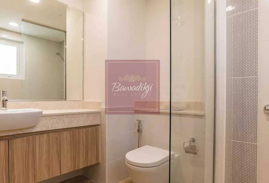 17 DIRECTLY ON THE POOL| SINGLE ROW| 3BED + MAID