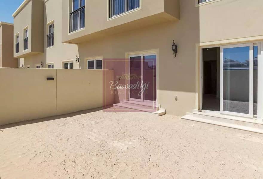 20 DIRECTLY ON THE POOL| SINGLE ROW| 3BED + MAID