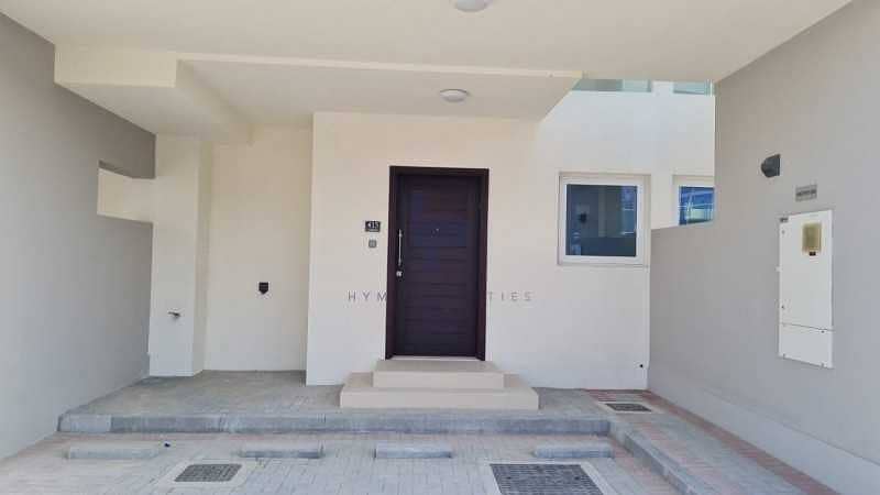 HYM Properties offers this 3 Bedroom Townhouse in Albizia on exclusive basis. Pe
