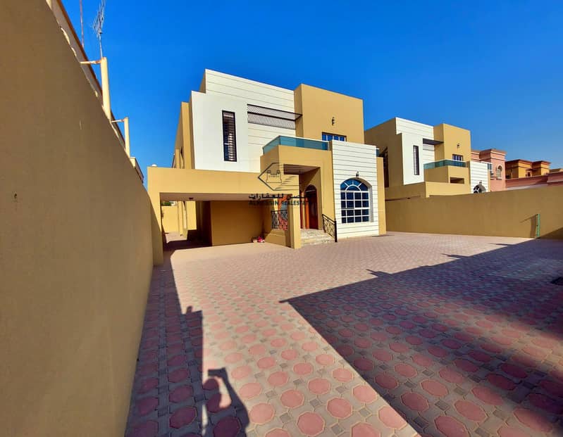 Villa for sale in the emirate of Ajman, al raoda area, European design villa, at a very excellent price _________________ For the owners of luxury and high-end finishing Villa with a land area
