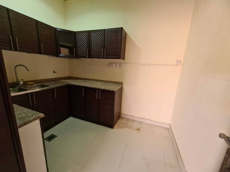 7 Very good flat 3-bedroom apartment and a hall for monthly rent in Shakhbout city