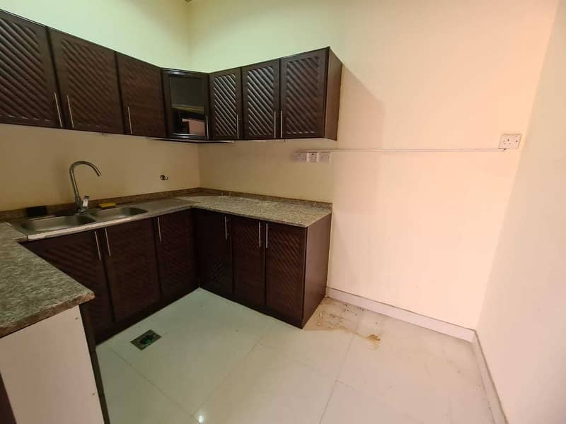 12 Very good flat 3-bedroom apartment and a hall for monthly rent in Shakhbout city