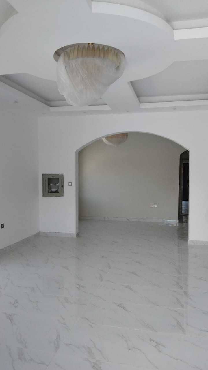 Villa in Ajman, Al Mowaihat area, on the corner, super deluxe finishing, five master rooms, spacious rooms, one of the most beautiful villas in Ajman,