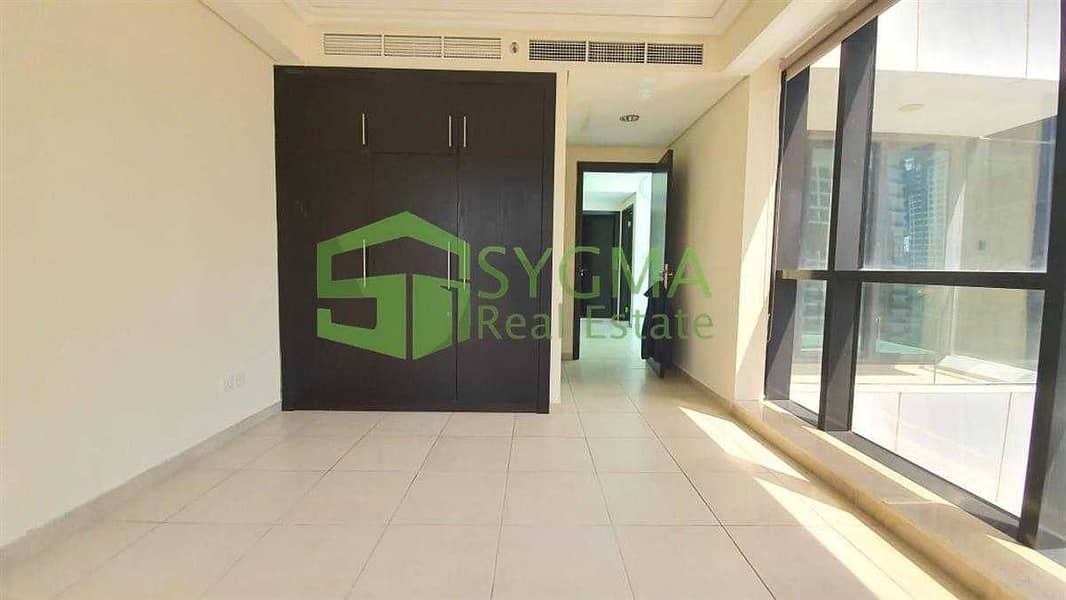 4 Bright and Well Maintained Near Metro