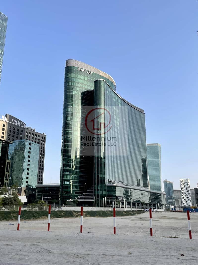 11 SPACIOUS & FITTED office for sale / 15 min walking distance to metro station / Close to Dubai Downtown