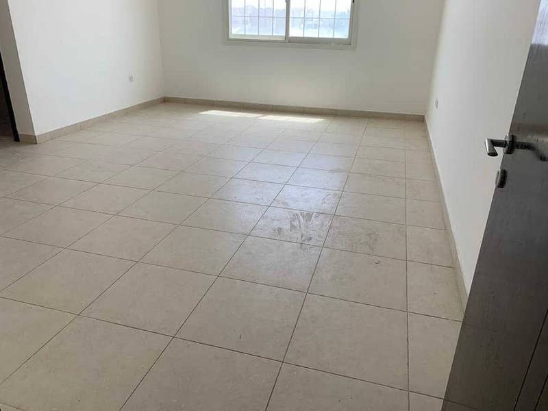 Spacious P/Entrance 5 Master BR Villa with P/Yard available ** MBZ City