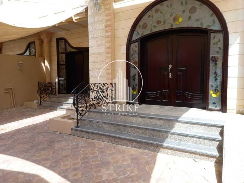 Renovated & Huge 5BD Villa with a balcony!