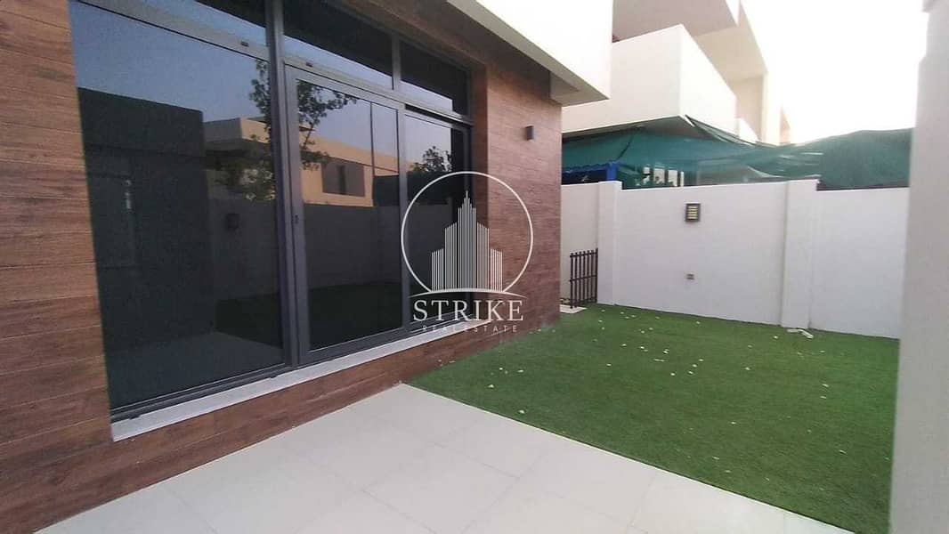 3 RUSH SALE | 5 BHK Villa in West Yas | Excellent price