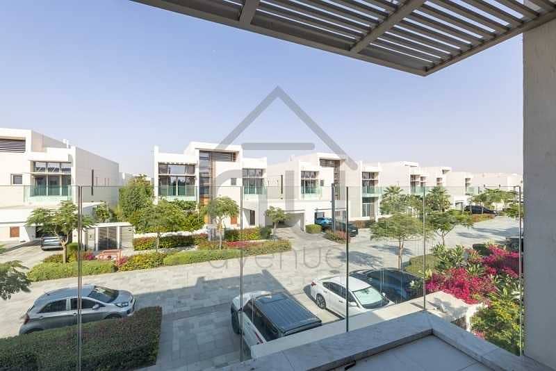 10 Single Row | Private pool | 4 bedroom + maid | Contemporary