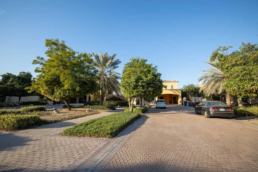 14 Rare 6 Bed | Golf Course View | Large Plot