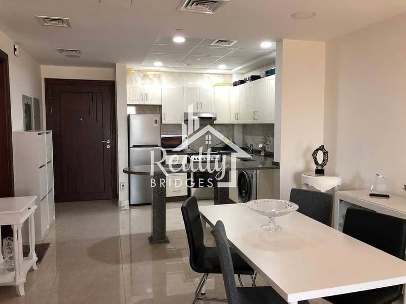 7 1 BR | Fully Furnished | Spacious & Bright  | Gym & Pool