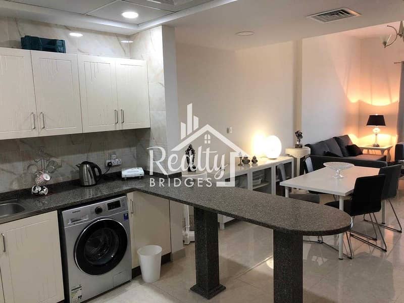 10 1 BR | Fully Furnished | Spacious & Bright  | Gym & Pool