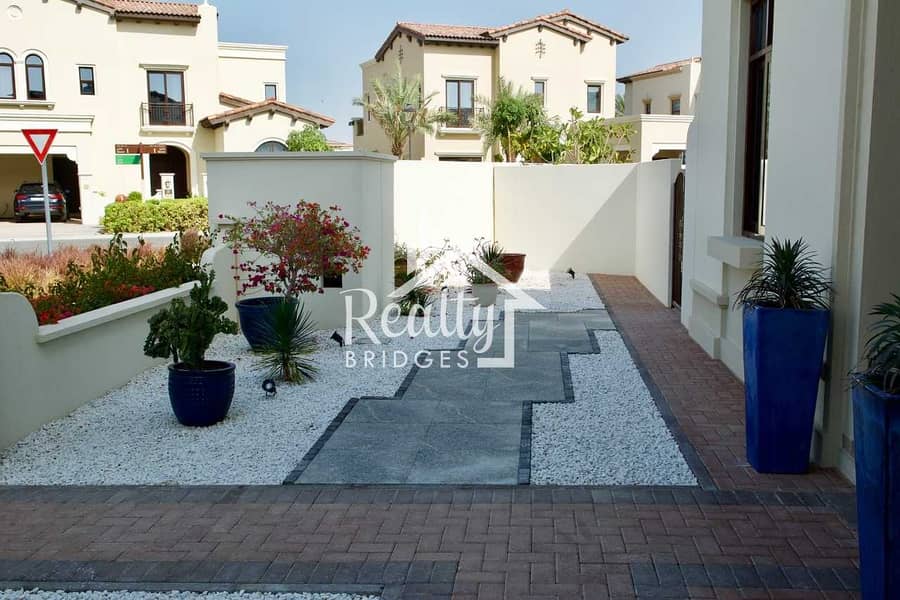 8 Spacious 5 BR Villa with Mini Golf Area & Landscaped Garden