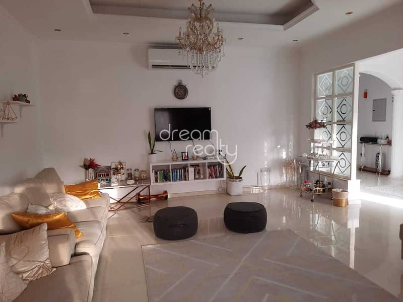 3 6BHK Villa on Mian Jumairah road can be used Commercial and Residential
