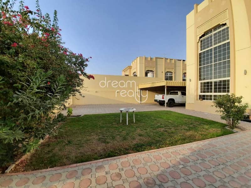 4 6BHK Villa on Mian Jumairah road can be used Commercial and Residential