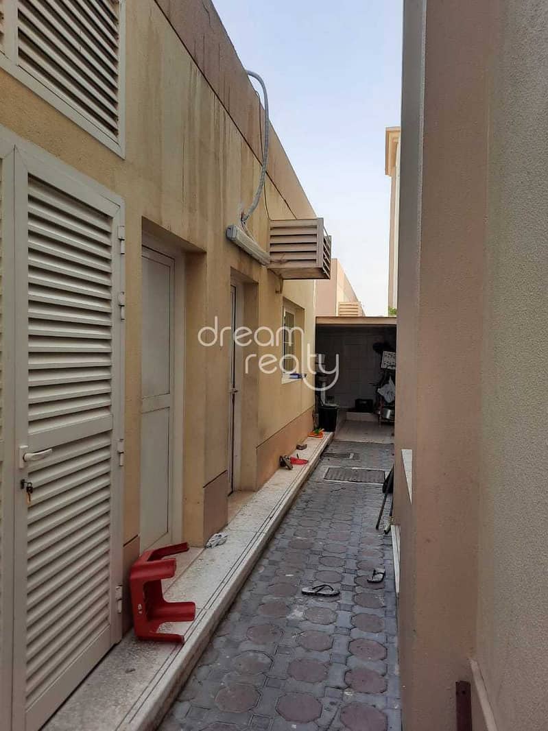 11 6BHK Villa on Mian Jumairah road can be used Commercial and Residential