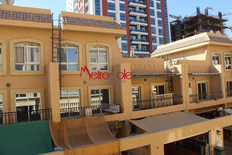 14 Pool View | Next to Circle  Mall  | Built in Wardrobe