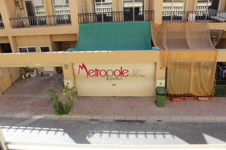 15 Pool View | Next to Circle  Mall  | Built in Wardrobe
