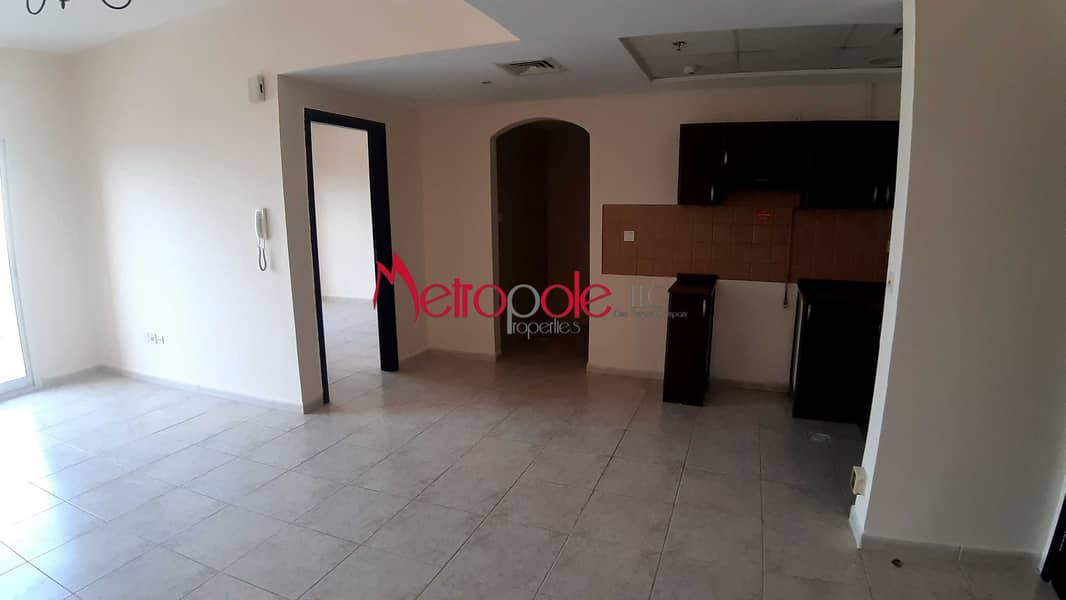2 Park View | Vacant Apartment | Next To Circle Mall