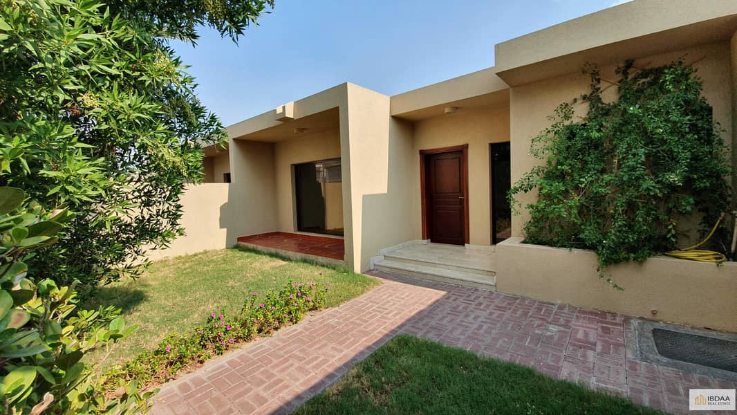 Spacious 3 bedroom villa with maids room in Jumeirah 3.