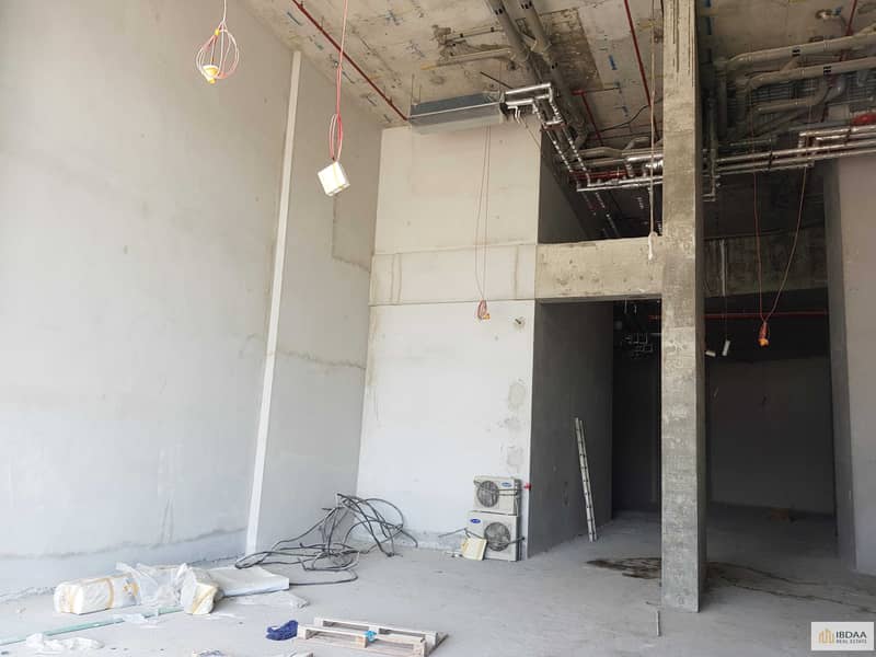 7 Huge space for retail shop in Riah Tower. Ideal for Supermarket/ Restaurant cafes or any fitted business