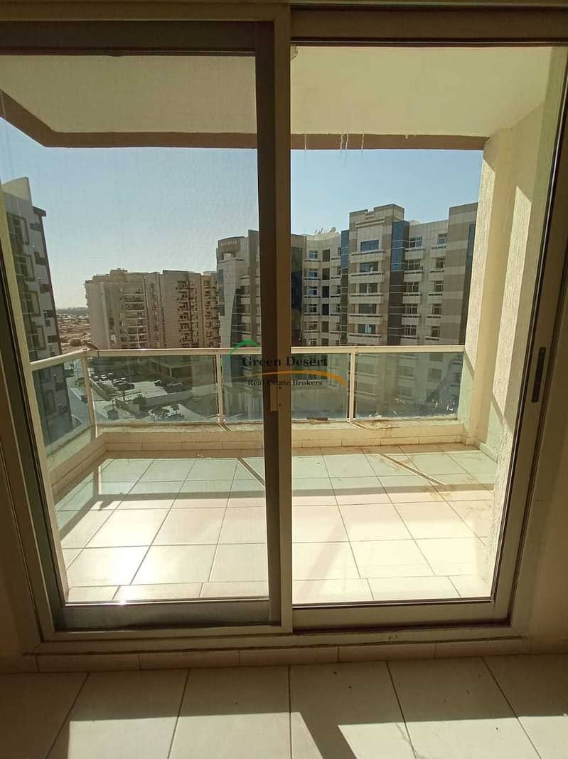 5 Flexible Payment Large 1 BHK Balcony University View