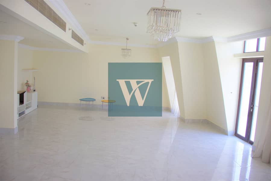 New Listing;-  Splendid Penthouse |  Huge Space |  Excellence  Condition |  Priced to sale Immediately