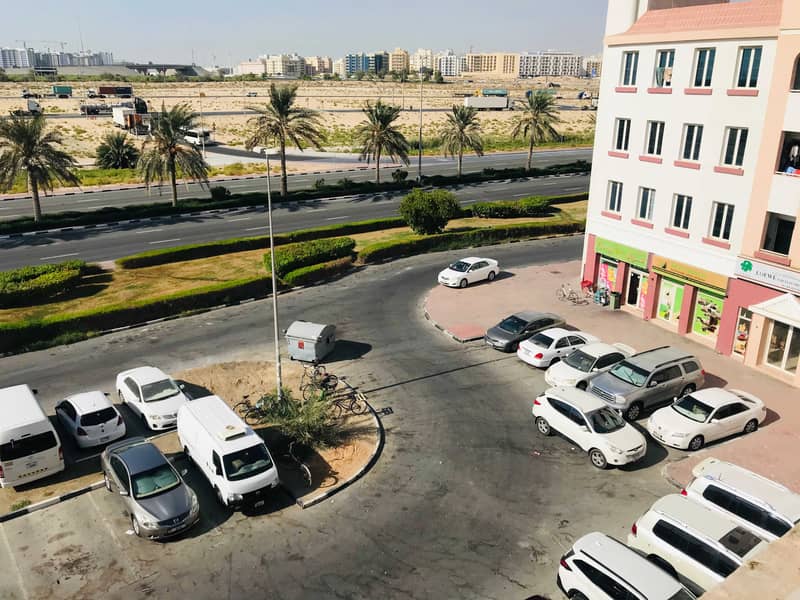 شقة في الحي البريطاني،المدينة العالمية 1 غرفة 315000 درهم - 5189591