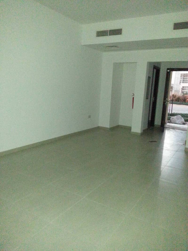 8 POOL VIEW SINGLE ROW 2 BHK TOWNHOUSE  ONLY 62K